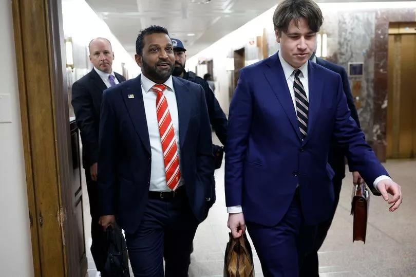 并在一场缉, 府官员佩戴